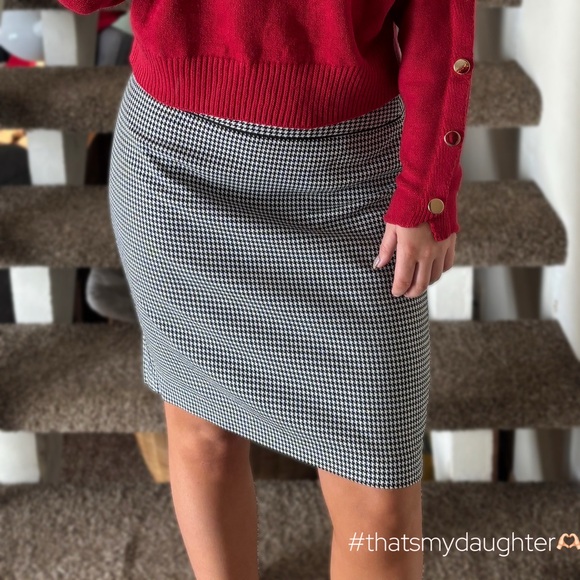 Banana Republic Dresses & Skirts - Banana Republic Houndstooth Pencil Skirt Size 8 Lined Back Slit